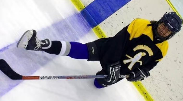 El ambiente del hockey antes me desanimaba, pero ahora, de adulto, el deporte ha capturado mi corazón