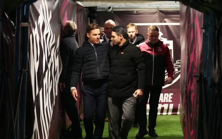 Scott Parker elogia al Arsenal y predice su triunfo en la Premier League tras la derrota del Burnley